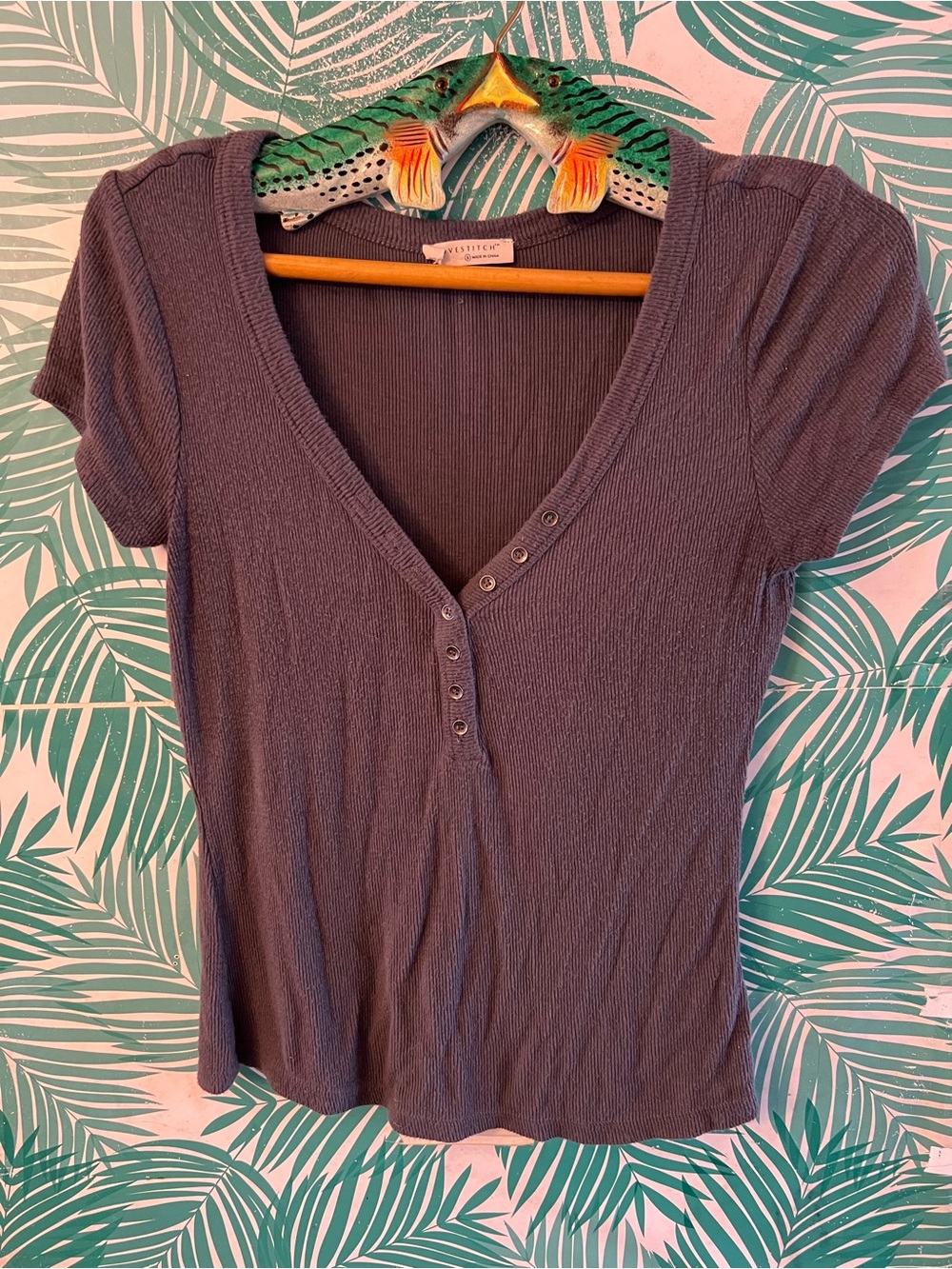 Love stitch Fitted Charcoal Ribbed V-Neck Tee w/ Button Detail sz S 95% bamboo